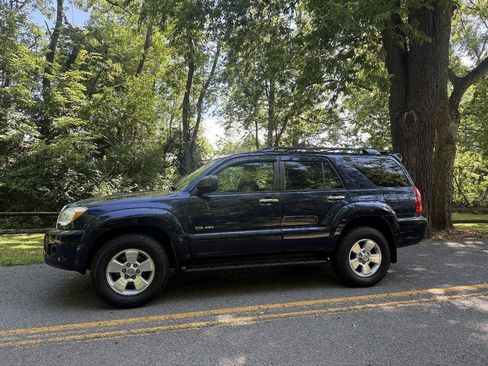 Used 2006 Toyota 4Runner SR5 AWD/4WD image 1
