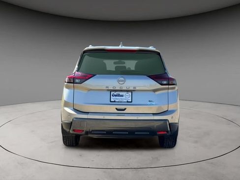 Certified 2025 Nissan Rogue SL w/ SL Premium Package FWD image 6