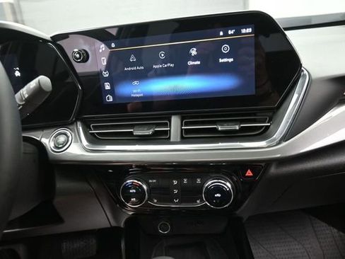 Used 2025 Chevrolet Trax ACTIV w/ Sunroof Package FWD image 10