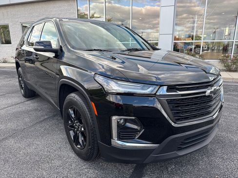 Used 2023 Chevrolet Traverse LT FWD image 1