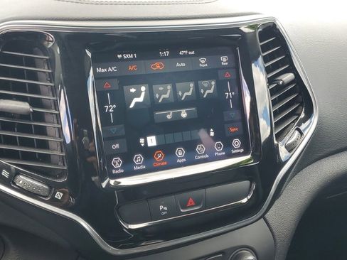 Used 2019 Jeep Cherokee Limited FWD image 20