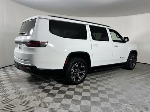 Used 2023 Jeep Wagoneer L Series III w/ Preferred Equipment Group image 7