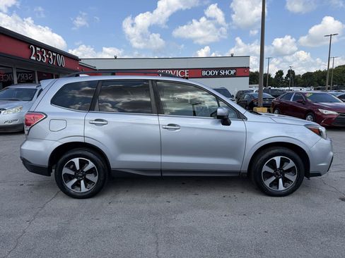 Used 2017 Subaru Forester 2.5i Limited AWD/4WD image 2