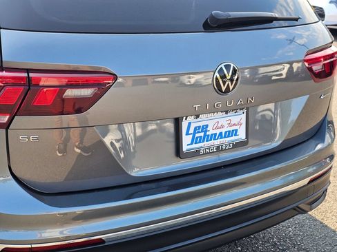 Used 2022 Volkswagen Tiguan SE AWD/4WD image 24