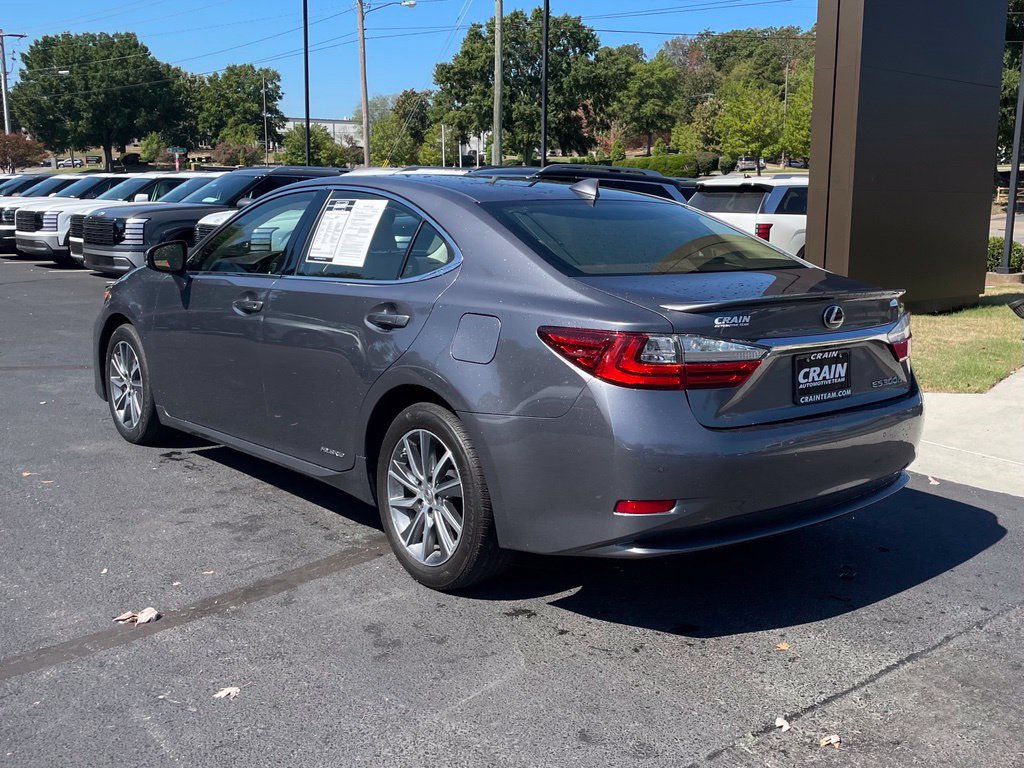 Used 2016 Lexus ES 300h w/ Luxury Package w/Wood Trim FWD image 6