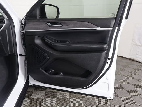 Used 2023 Jeep Grand Cherokee Limited w/ Luxury Tech Group II image 26