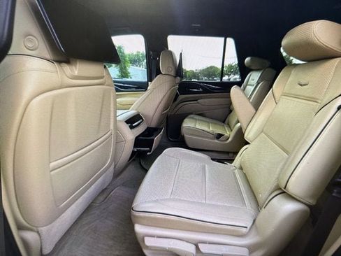 Used 2021 Cadillac Escalade Premium Luxury AWD/4WD image 11