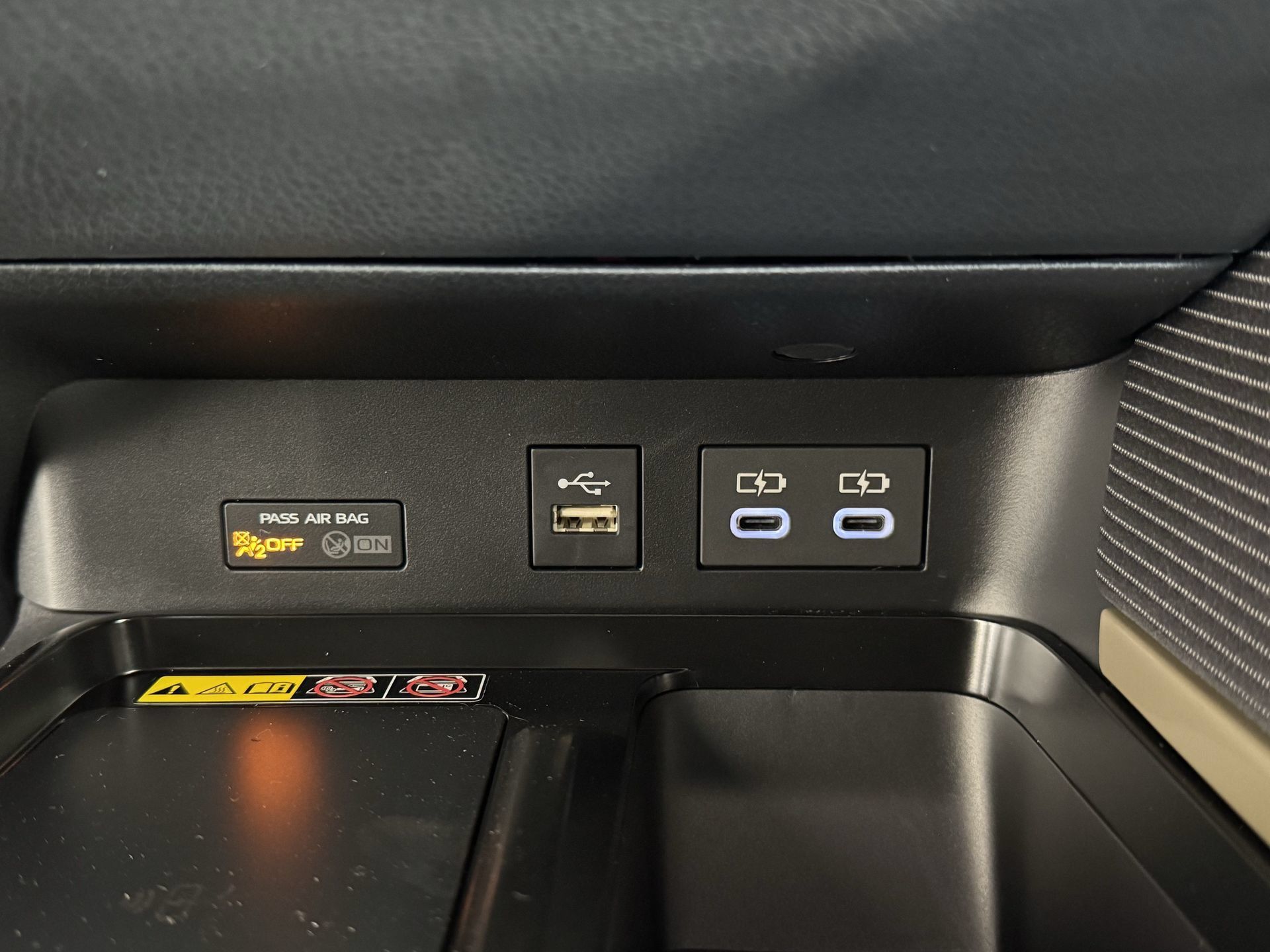 New 2026 Toyota Camry SE w/ Convenience Package FWD image 3
