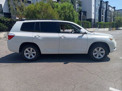 Used 2010 Toyota Highlander 2WD image 4