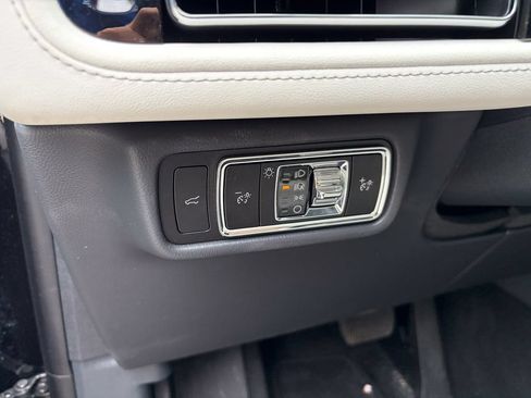 Used 2026 Lincoln Aviator AWD image 12