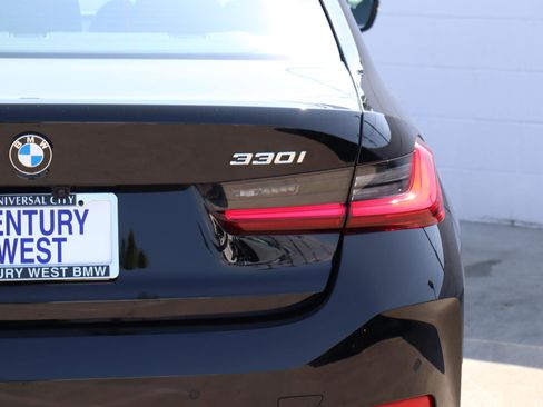 Used 2025 BMW 330i Sedan w/ M Sport Package image 5