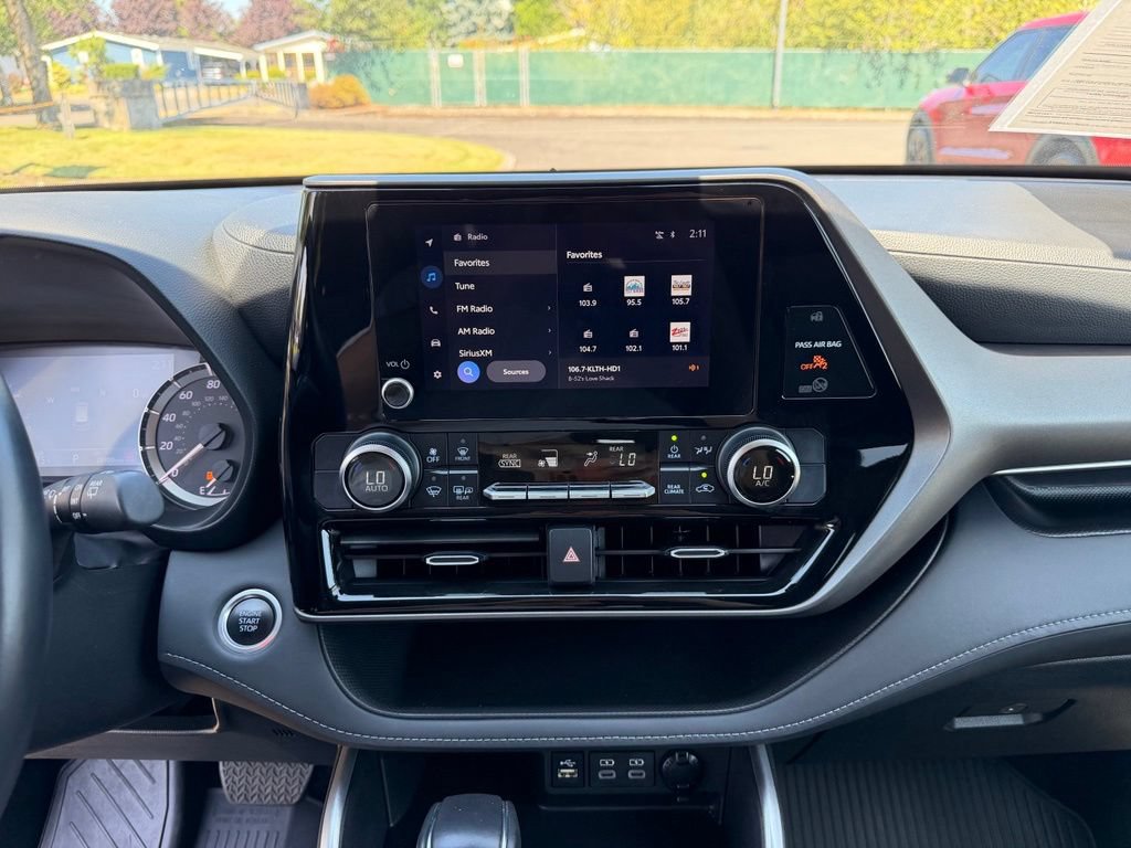 Used 2024 Toyota Highlander LE AWD/4WD image 22