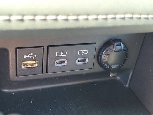 Used 2024 Toyota Highlander XLE image 10