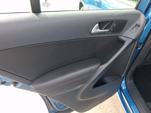 Used 2017 Volkswagen Tiguan S image 28