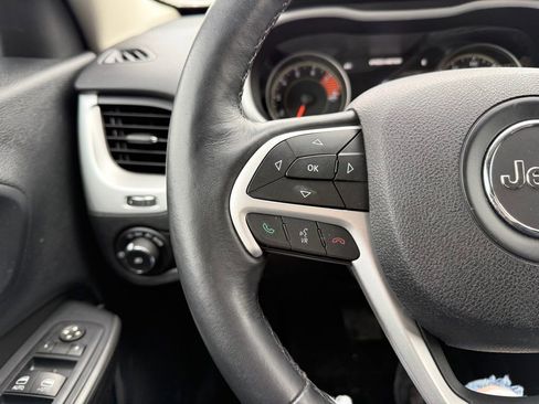 Used 2016 Jeep Cherokee Trailhawk w/ Leather Interior Group image 11