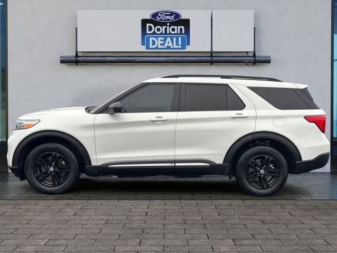 Used 2024 Ford Explorer XLT w/ Equipment Group 202A image 6