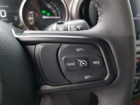 Used 2023 Jeep Wrangler Unlimited w/ Sun & Screen Package image 19