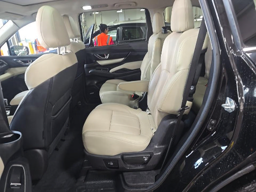 Used 2023 Subaru Ascent Limited w/ Technology Package AWD/4WD image 14