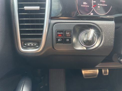 Used 2021 Porsche Cayenne GTS AWD/4WD image 39