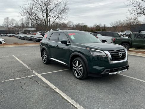 Used 2024 Nissan Pathfinder Platinum w/ Cargo Package image 5