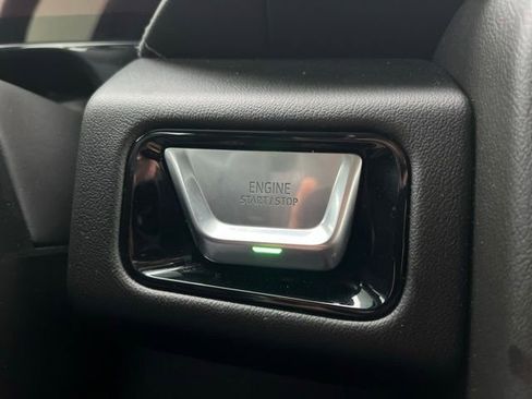 Used 2025 GMC Yukon Denali w/ Sun & Power Step Package AWD/4WD image 19