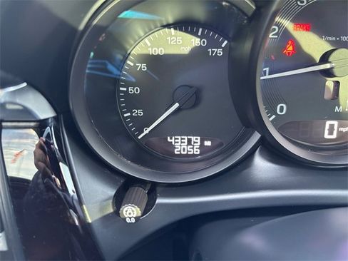 Used 2022 Porsche Macan image 19