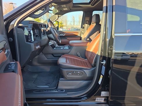 Used 2024 GMC Sierra 3500 Denali Ultimate image 4