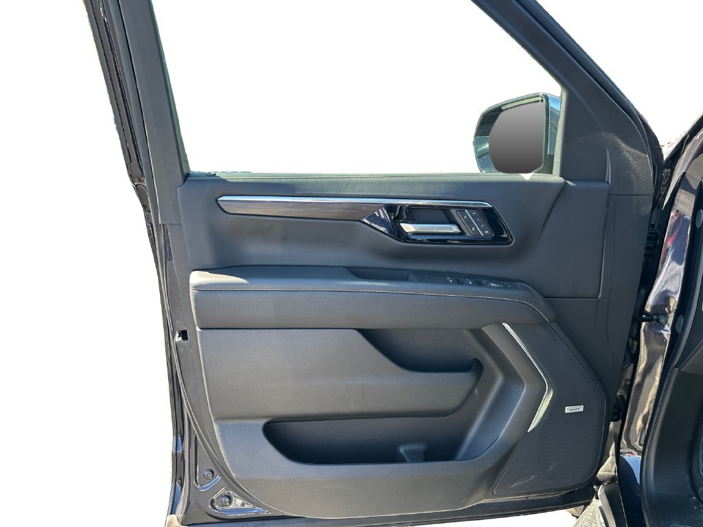 Used 2026 Chevrolet Suburban Premier AWD/4WD image 25