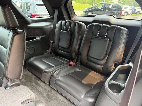 Used 2014 Ford Explorer XLT w/ Equipment Group 202A AWD/4WD image 23