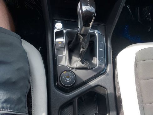 Certified 2025 Volkswagen Taos SE AWD/4WD image 20