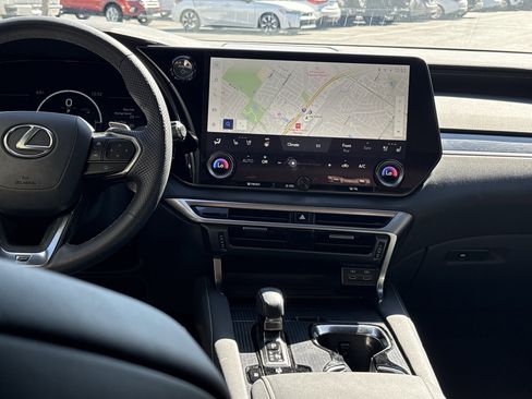 Used 2025 Lexus RX 500h F Sport image 29