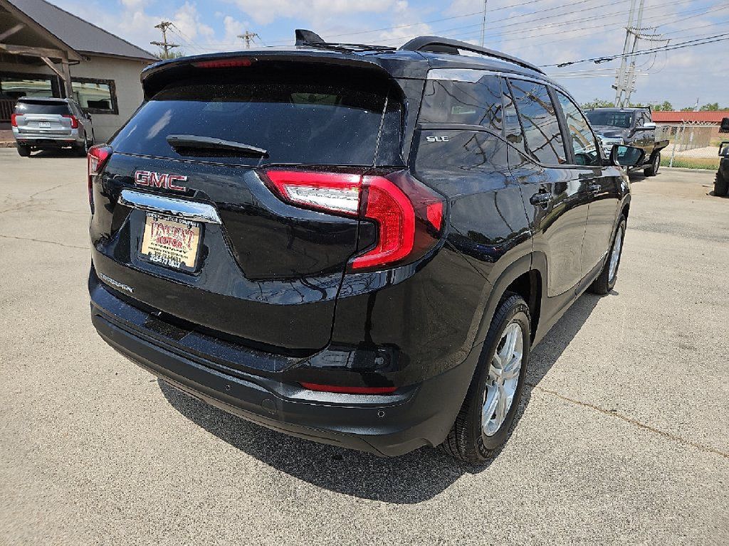 Used 2023 GMC Terrain SLE w/ Driver Convenience Package FWD image 7