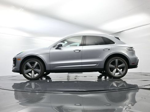 Certified 2025 Porsche Macan AWD/4WD image 47