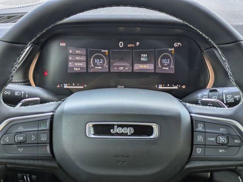 New 2025 Jeep Grand Cherokee Altitude image 28