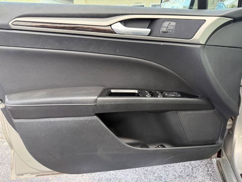 Used 2015 Ford Fusion SE w/ Equipment Group 202A image 11