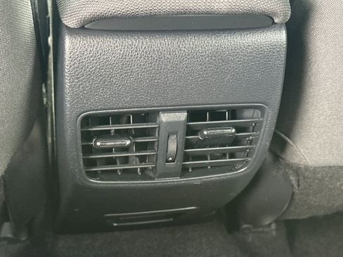 Certified 2023 Toyota Corolla Cross LE image 14