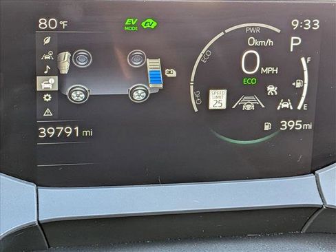 Used 2023 Toyota Prius XLE FWD image 6
