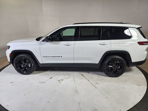 Certified 2025 Jeep Grand Cherokee L Limited w/ Black Appearance Package AWD/4WD image 5