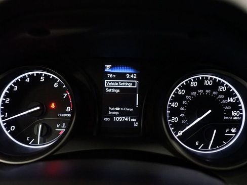 Used 2022 Toyota Camry SE FWD image 16