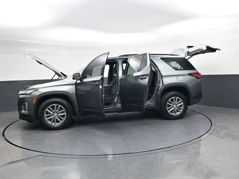 Used 2022 Chevrolet Traverse LT image 29