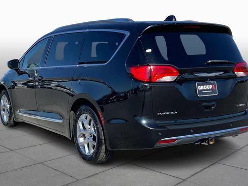 Used 2017 Chrysler Pacifica Limited image 11