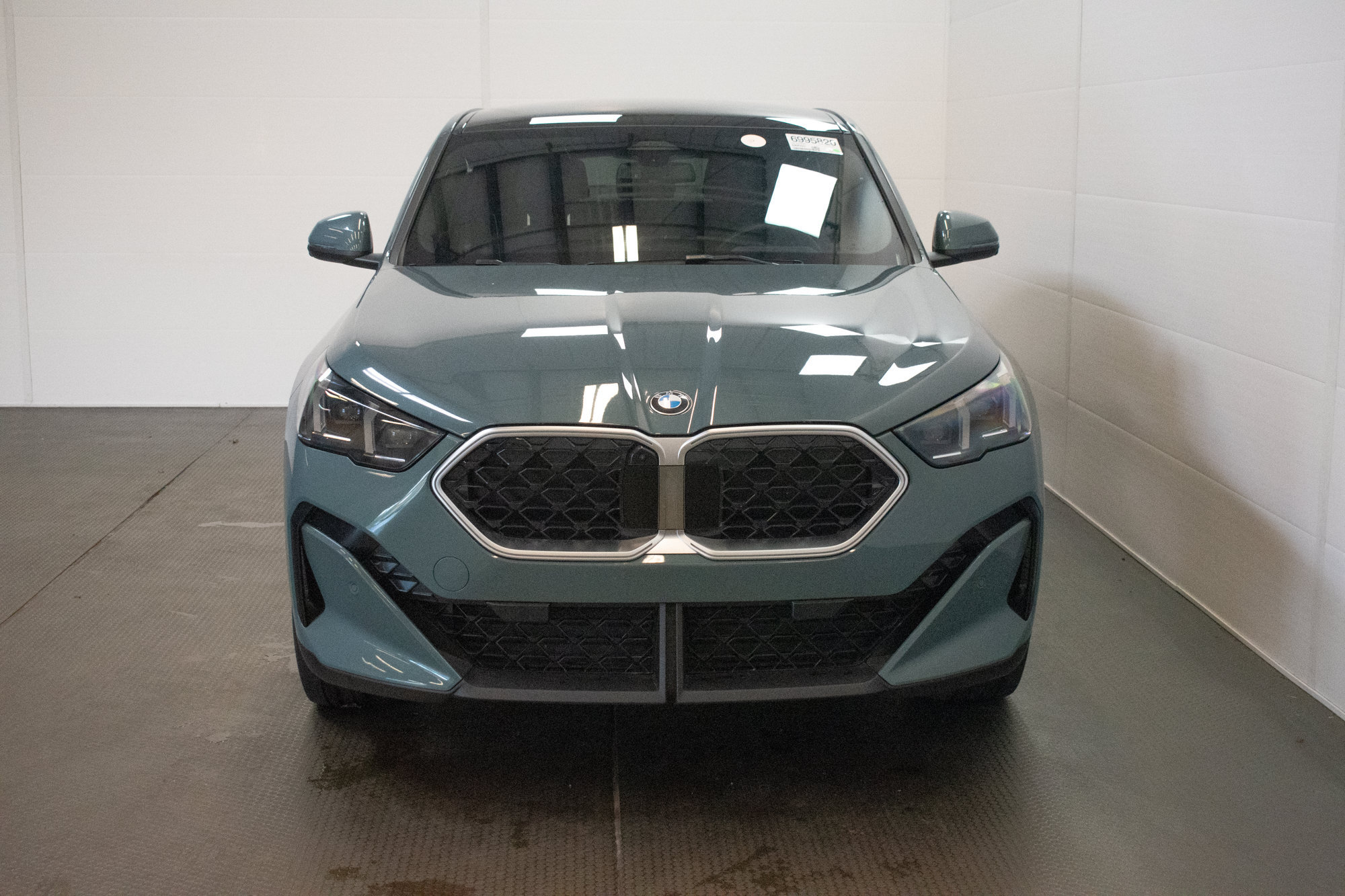 Used 2025 BMW X2 xDrive28i AWD/4WD image 2