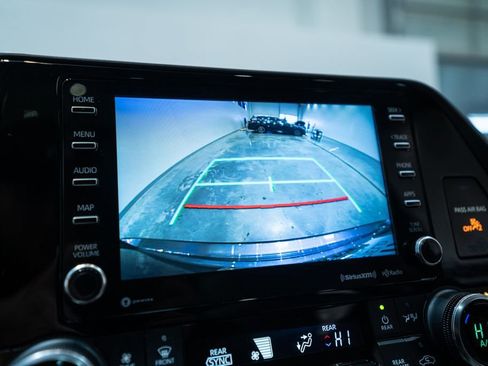 Certified 2022 Toyota Highlander XLE image 25