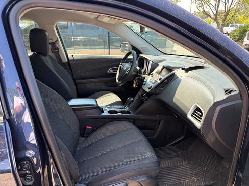 Used 2017 Chevrolet Equinox LS FWD image 19