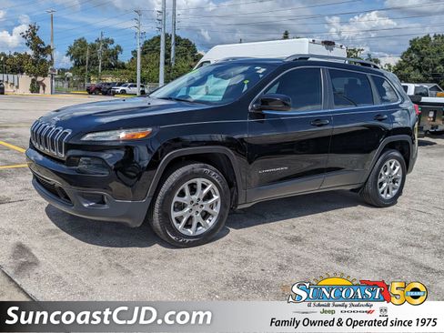 Certified 2018 Jeep Cherokee Latitude Plus w/ Comfort/Convenience Group FWD image 1