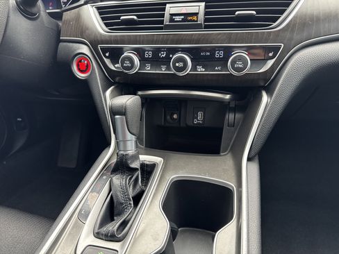 Used 2018 Honda Accord EX image 10