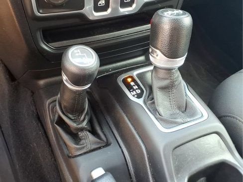 Used 2018 Jeep Wrangler Sport AWD/4WD image 11