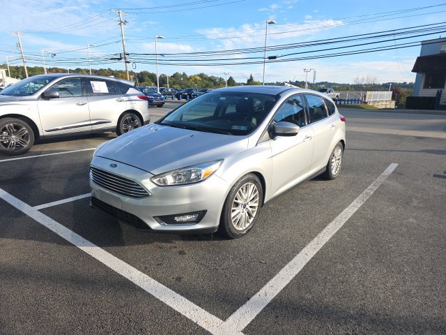 Used 2015 Ford Focus Titanium w/ Titanium Cold Weather Package FWD image 4
