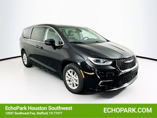 Used 2024 Chrysler Pacifica Touring-L video 1