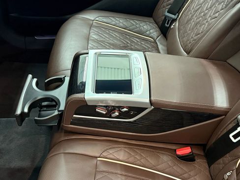 Used 2022 BMW 750i xDrive w/ Luxury Rear Seating Package image 40